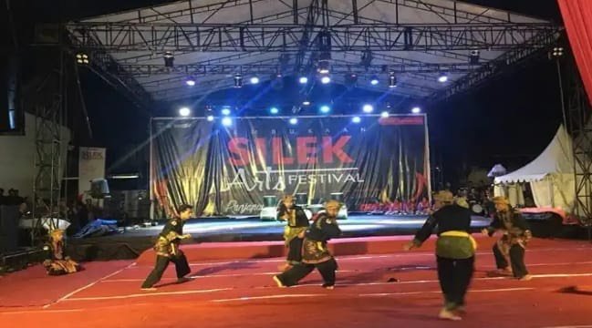 pemprov sumbar lestarikan silat minangkabau lewat silek art festival 2018