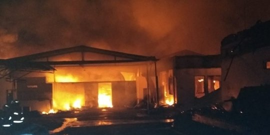 Diduga karena lampu teplok jatuh, rumah terbakar saat penghuni pergi