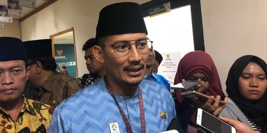 Gowes ke Glodok, Sandiaga singgah ngeteh dan cukur rambut