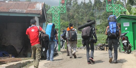 Hutan di kawasan Gunung Sumbing terbakar, 541 pendaki telah dievakuasi