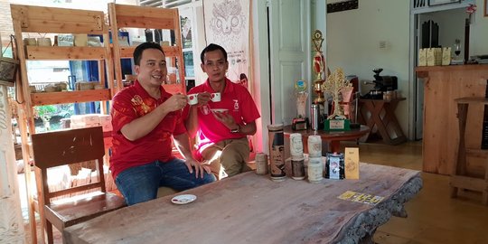 Gelas bambu penyaring kopi buatan pemuda Kebumen buat Jokowi & Megawati