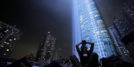 Peringatan 17 tahun tragedi WTC, langit Kota Manhattan bersinar