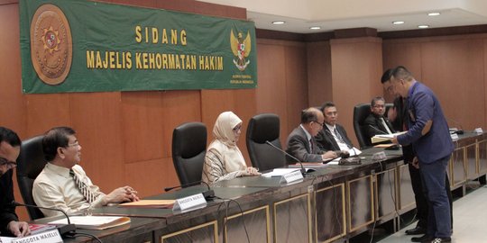 Sidang Majelis Kehormatan Hakim terkait kasus suap JWL