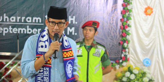 Isu dua kaki Demokrat, Sandiaga bilang 'Jangan takut, kan kaki kita memang dua'