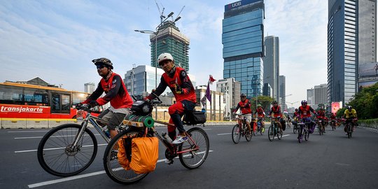 Keseruan gowes bareng dari Monas ke Gunung Salak