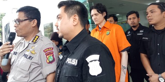 Ozzy Albar diciduk bareng teman wanita, ditemukan 2 linting ganja di saku celana