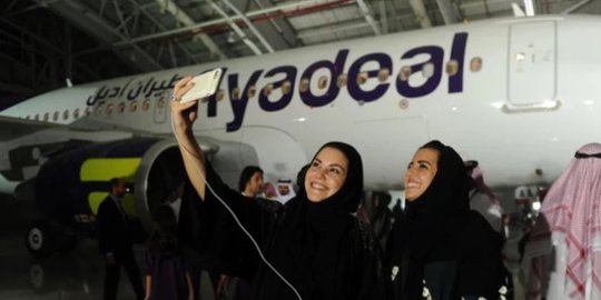 Untuk pertama kali, perempuan Saudi diizinkan jadi pramugari