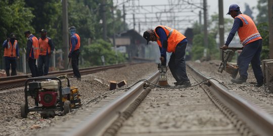 Perawatan rel demi menjamin keselamatan perjalanan kereta