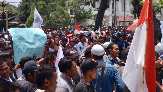 nelayan demo gubernur sumut edy rahmayadi