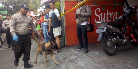 Tercium bau bahan bakar di kamar pemandu lagu tewas tanpa busana