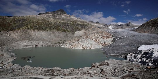 Mirisnya kondisi terkini gletser di Swiss dibanding 10 tahun lalu