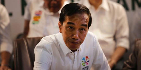 Jokowi: Kalau 8 menteri perempuan ngambek bareng, pusing saya