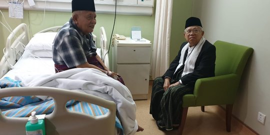 Mendarat dari Jambi, Ma'ruf Amin langsung jenguk sahabat lama di RSPI