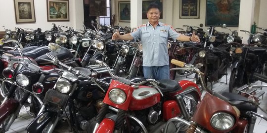 Mengenal sosok Handoko kolektor sepeda  motor  klasik  asal 