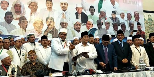 Teken pakta integritas, Prabowo janji pulangkan Habib Rizieq