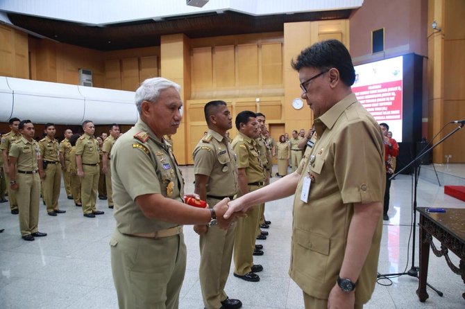 mendagri tjahjo kumolo lantik