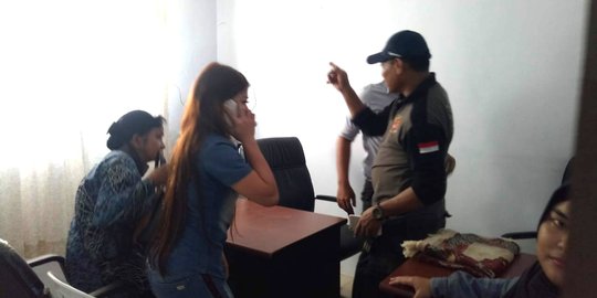 Ibu angkat penyekap tiga anak di Makassar dibawa ke kantor polisi