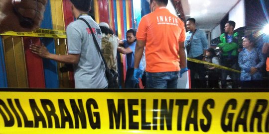 Olah TKP penyekapan, polisi sita besi untuk siksa 3 bocah di Makassar