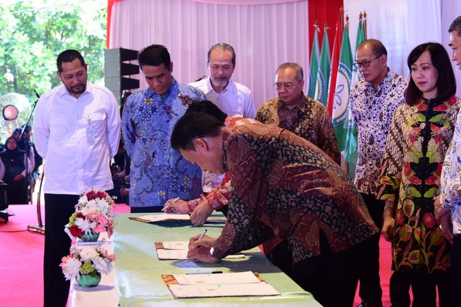 mentan andi amran sulaiman saat peluncuran politeknik pembangunan pertanian di bogor