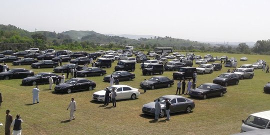 Demi kas negara, Pakistan lelang mobil mewah hingga kerbau