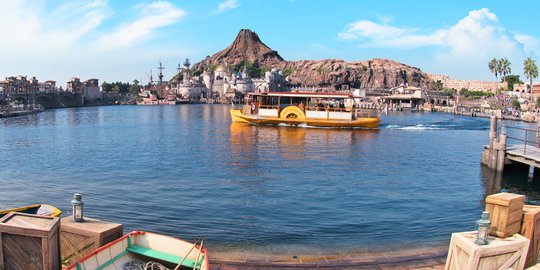 Yuk, coba liburan ke Disney Sea Jepang