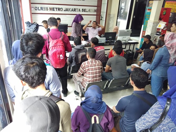 ruang pelayanan skck di polres jaksel penuh