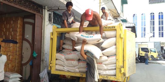 Gudang Bulog penuh, ini alasan pedagang enggan jual beras operasi pasar