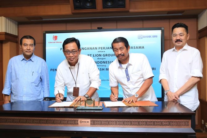 pt bank rakyat indonesia dan lion air group teken kerja sama keuangan