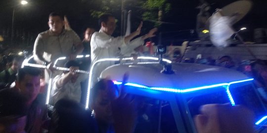 Berangkat ke KPU, Jokowi-Ma'ruf naik Land Rover bak terbuka