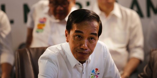 Jokowi ajak ngobrol alumni UGM pernah ngutang saat kuliah: Yang penting kan bayar