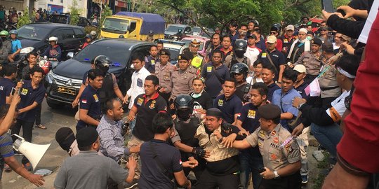 Polisi bubarkan deklarasi #2019GantiPresiden di Tangsel