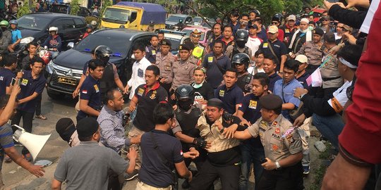 Bubarkan aksi #2019GantiPresiden, Polisi amankan mobil komando