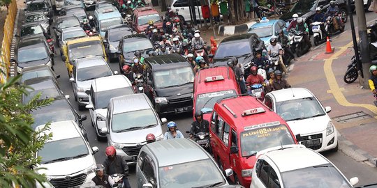 Angkot ngetem jadi biang kemacetan di Lenteng Agung