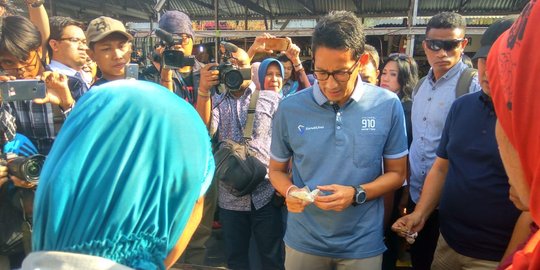 Kedelai mahal, Sandiaga puji penjual tempe sachet di Pasar Sendiko