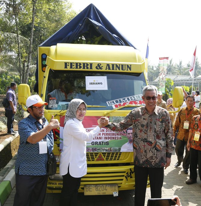 kementan mulai distribusikan 10 juta benih perkebunan untuk petani