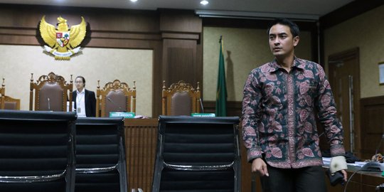 Mau berangkat ke Amerika, Zumi Zola 'palak' Kabid Bina Marga dan diberi USD 30.000