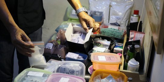Melihat pabrik narkoba di Cibinong yang digerebek Polres Jakbar