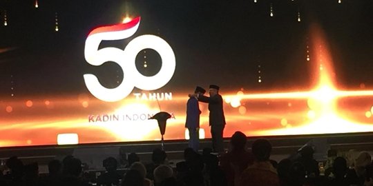 Usia emas, Kadin beri penghargaan 'Tokoh Pemerataan Pembangunan Indonesia' ke Jokowi