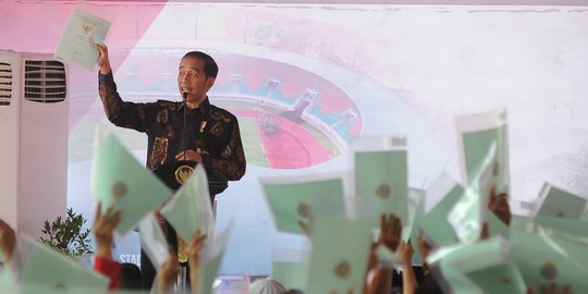 Jokowi bagi-bagi 7.000 sertifikat tanah gratis di Cibinong