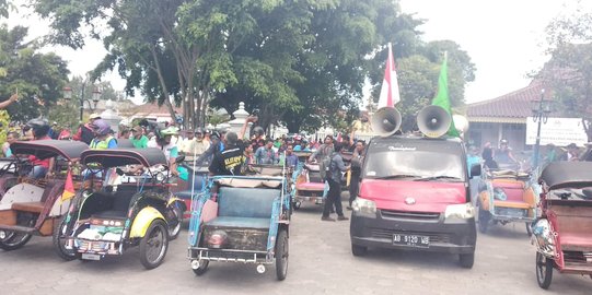 Ratusan Sopir Bentor Demo Gubernur Diy Tuntut Izin Operasi Di Malioboro Merdeka Com