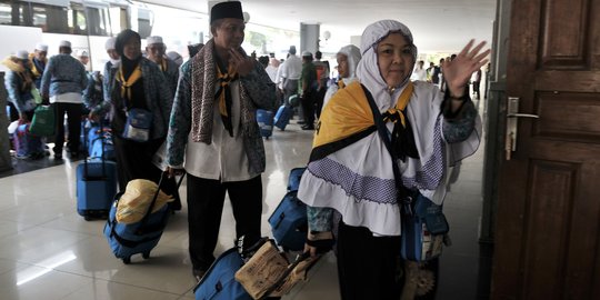 Kloter sapujagat angkut kepulangan ratusan jemaah haji embarkasi Solo