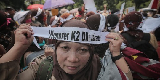 Aksi massa honorer K2 geruduk Balai Kota Jakarta