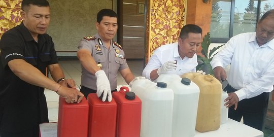 150 Liter arak disita polisi di Denpasar jelang pelaksanaan IMF-World Bank