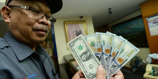 Rupiah merosot ke level Rp 14.922 per USD meski BI sudah naikkan suku bunga acuan