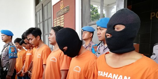 membantah memukul rev1