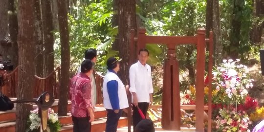 Jokowi sayangkan hutan di Indonesia luas tapi warga di sekitarnya miskin