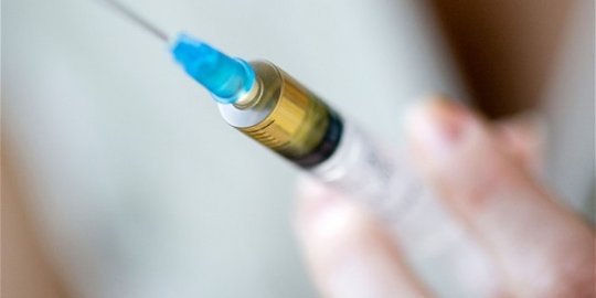 Minat warga vaksinasi MR anaknya menurun usai muncul fatwa MUI