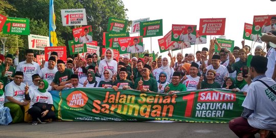 Peringatan Hari Santri, Cak Imin lepas peserta 'Jalan Sehat Sarungan'