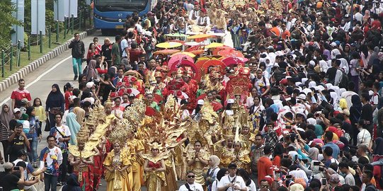 Pakaian adat ramaikan pawai obor Asian Para Games 2018