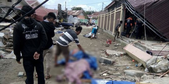 TNI buka jalan di daerah terisolir usai gempa dan tsunami Palu